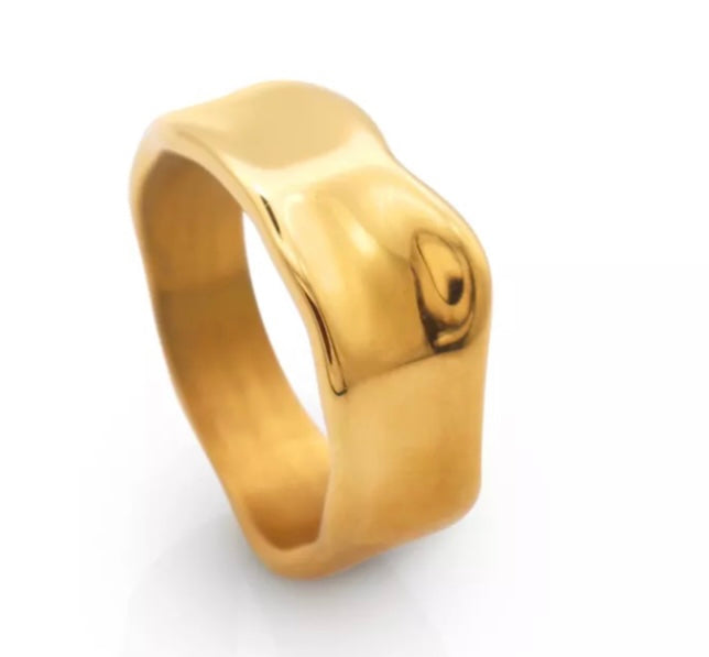 Gold Queen Ring